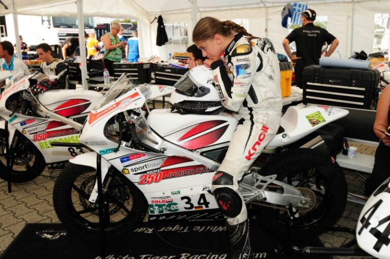 Selina auf der Moriwaki 250 in Assen
